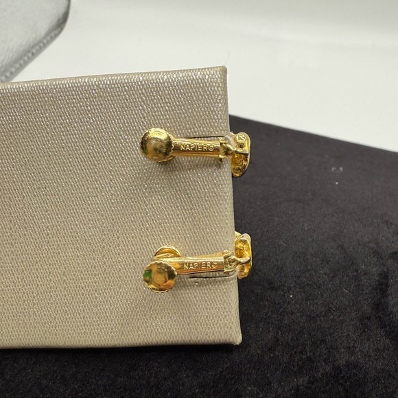 Vintage Goldtone Maroon Enamel Half Huggie J Hook clip on 80's 90's Striped - Picture 2 of 2